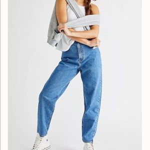 SALE! ⭐️ Levi’s High Loose Taper Fit Women's Jeans in Hold My Purse wash